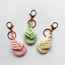 Load image into Gallery viewer, Pipa Knot Keyring