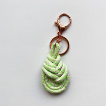 Load image into Gallery viewer, Pipa Knot Keyring