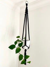 Load image into Gallery viewer, Simple Macrame Plant Hanger