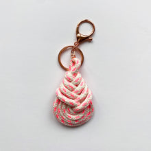 Load image into Gallery viewer, Pipa Knot Keyring